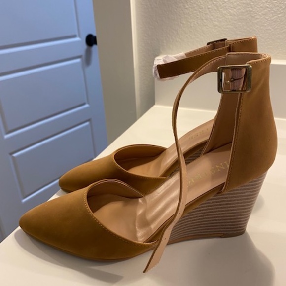 Tinstree Beige Wedges - Picture 2 of 3